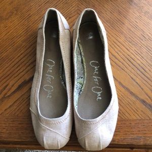 Rose coloured Tom’s ballet flats